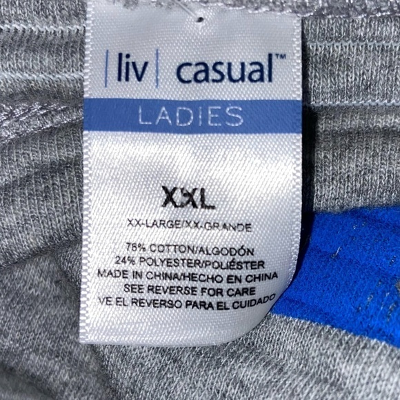 NWT NBA sweatshirt for big fans of NY Knicks. Also makes comfy bleacher pillow. - Picture 6 of 7